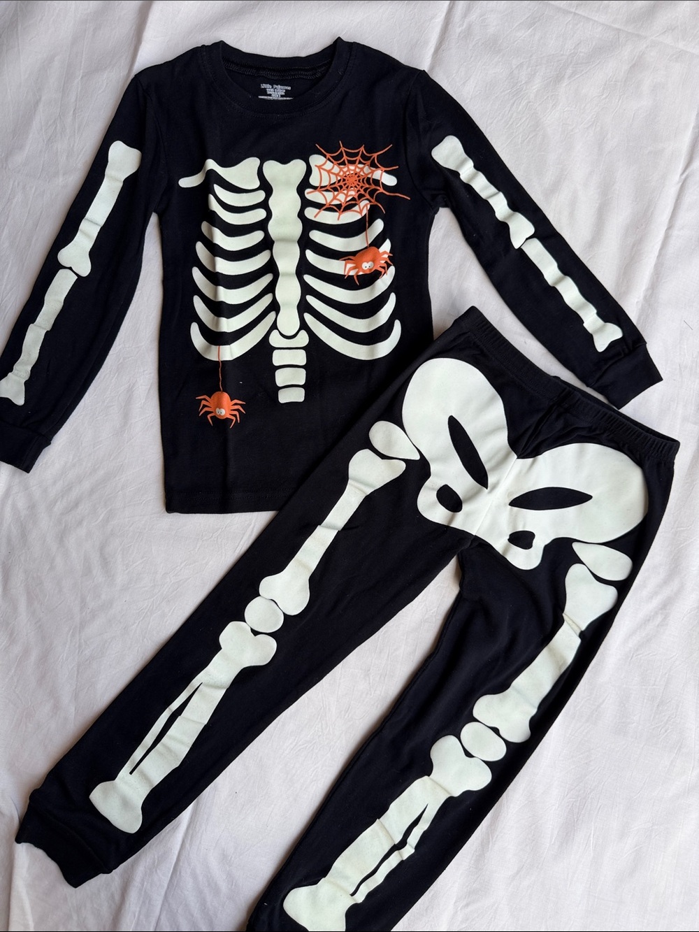 Glow-in-the dark skeleton Halloween set top and bottom